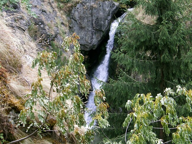 Село Овчарци и седемте водопада