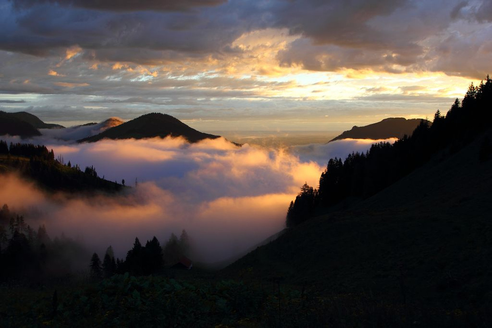 10 места с вълшебен изгрев - Облаци по изгрев в Алпите