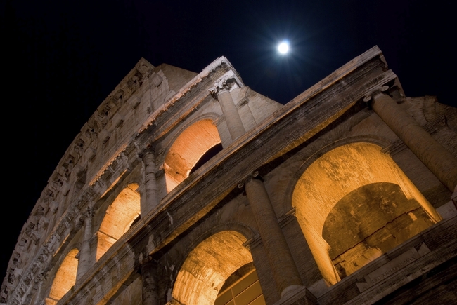 Нощем с гладиаторите – виж Колизеума след залез
