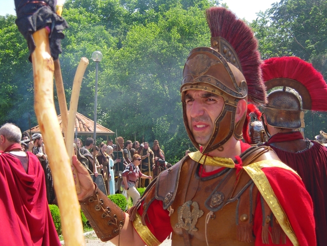 10 малко известни факта за България - Къде в България всяка година се събират римски легионери, варвари и гладиатори?