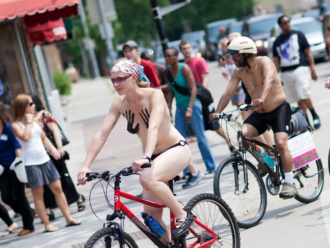 Световният ден на... голите велосипедисти