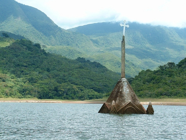 Топ 7 най-красиви потопени църкви - Потоси, Венецуела