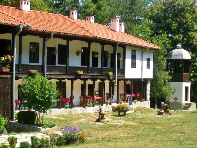 10 места в България, където се сбъдват желания - Земенският манастир