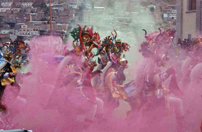 Карнавалът в Санта Крус - забавление по боливийски