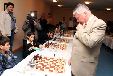 Малки шахматни дарования от академията на Анатолий Карпов в Албена ще участват на престижен форум  в Петерхов