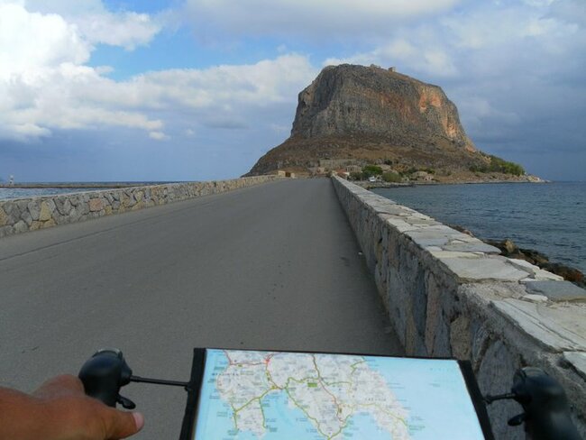 Вячеслав Стоянов: Един колоездач за пътешестването като дрога - Средиземноморската обиколка - само напред (Гърция)