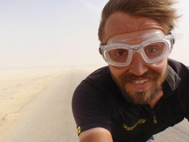 Вячеслав Стоянов: Един колоездач за пътешестването като дрога - Средиземноморската обиколка - пустинна буря