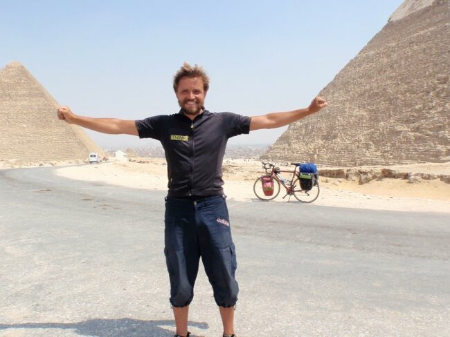 Вячеслав Стоянов: Един колоездач за пътешестването като дрога - Средиземноморската обиколка - Египетските пирамиди