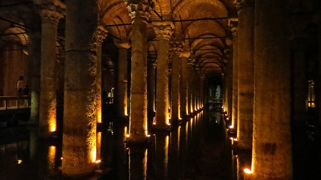 Цистерната на базиликата - разходка в подземен Истанбул