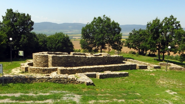 Крепост Хоталич – мистика и реалност в сърцето на България