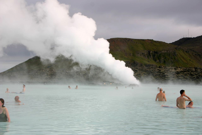7 уникални места, които да видите - Синята лагуна в Исландия