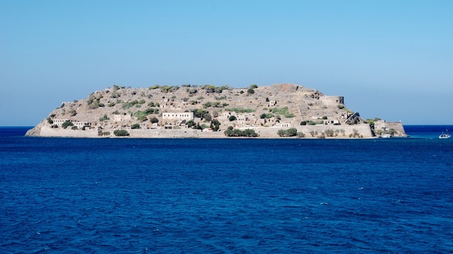 Спиналонга – неочакваната дестинация до Крит