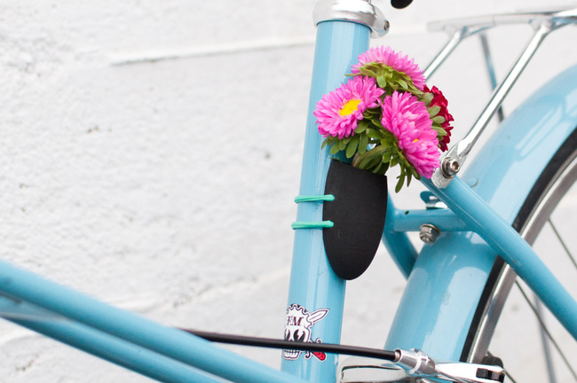 Нова мода: Вазичка с цветя на колелото