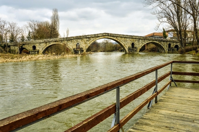Кадин мост - покровителят на река Струма