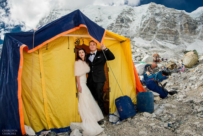 Двойка сключи брак на Еверест (галерия)