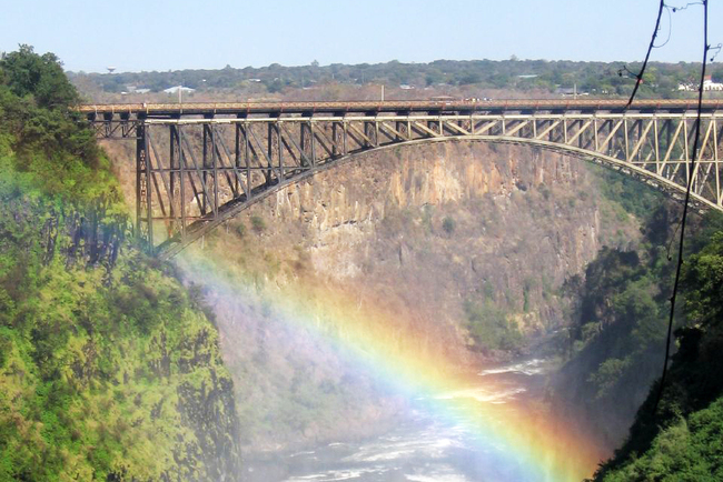 Топ 10 най-страшни места за скок с бънджи - Водопадите Виктория (между Замбия и Зимбабве)