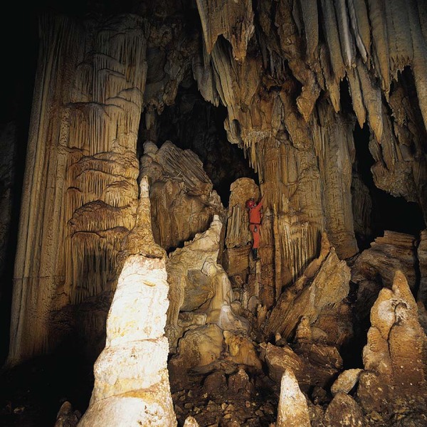 Алистрати - шарената пещера