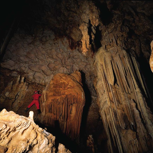 Алистрати - шарената пещера