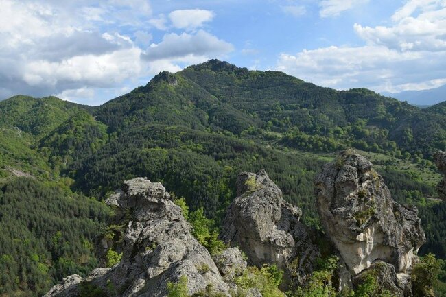 Идея за планински преход: връх Митровица и скалното светилище в основата му