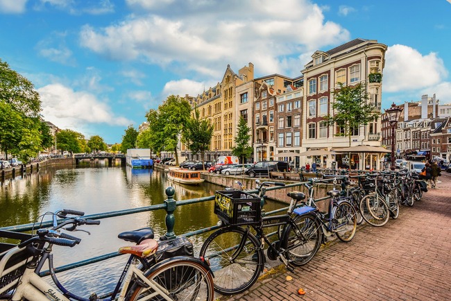 Откриха подводен гараж за велосипеди в Амстердам