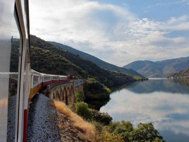 Португалската линия Дуеро- живописно пътуване с влак до „никъде“