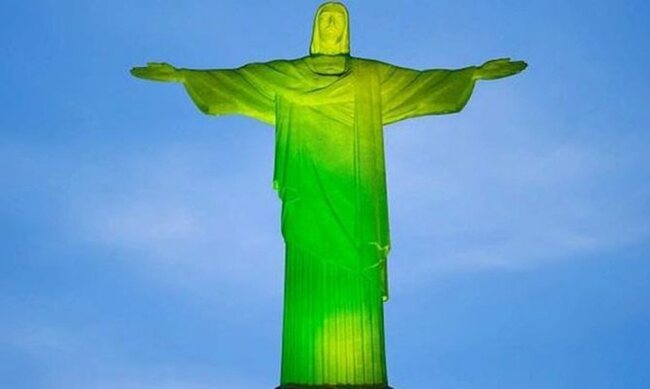Статуята на Христос Спасителя в Рио де Жанейро посреща Тейлър Суифт