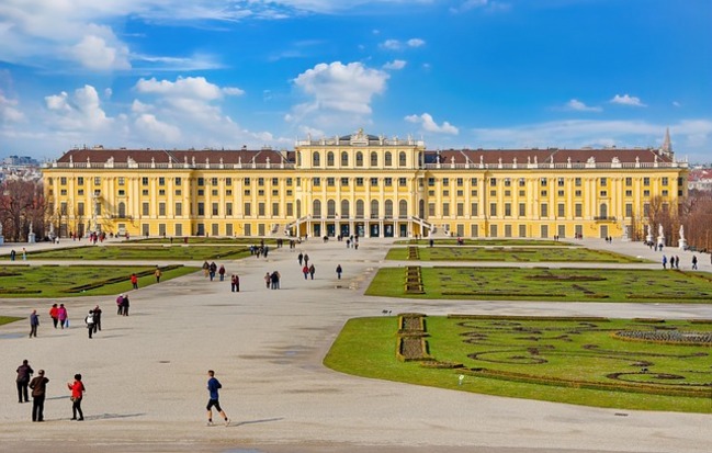 История и любопитни факти за двореца Шьонбрун