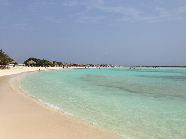 Защо да посетите Аруба: Карибският рай привлича