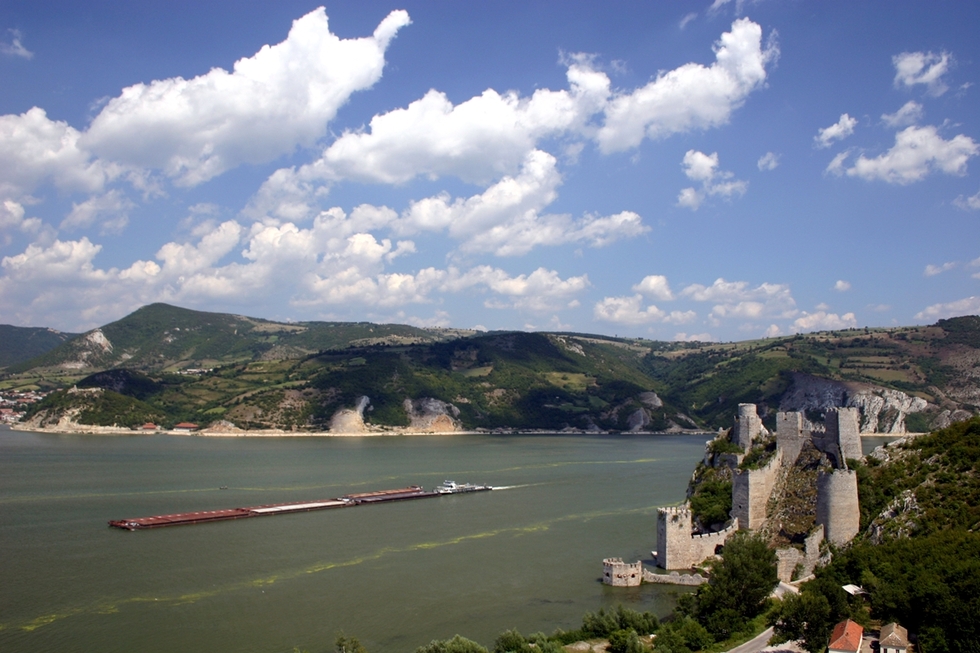 Тихият, бял Дунав в 40 удивителни снимки - Римската крепост Голубац край с. Голубац, Сърбия