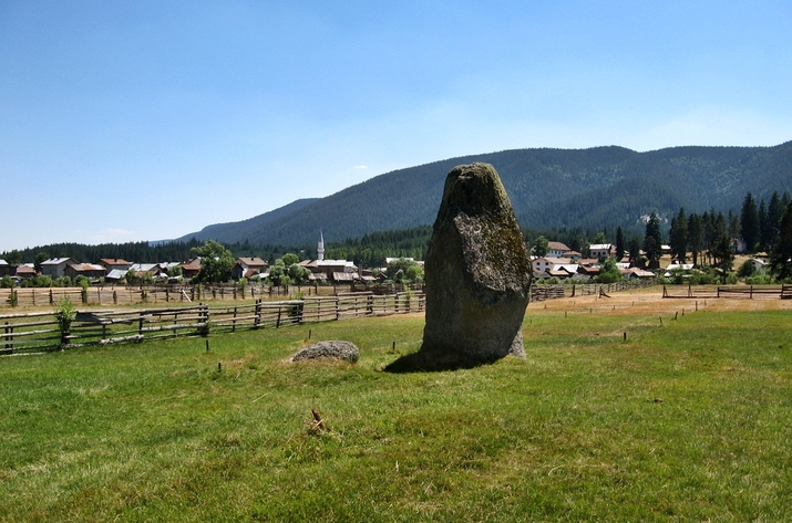 Странният камък в село Побит камък
