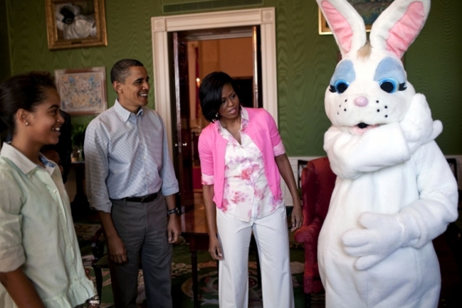 Защо Барак Обама търкаля великденски яйца
