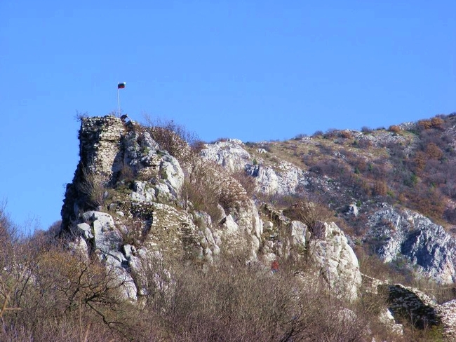 От Асенова крепост до река Луковица по римския път - Крепостта е зад гърба ми...