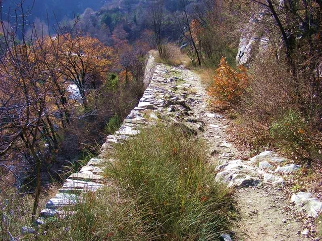 От Асенова крепост до река Луковица по римския път - Красив път, нали!