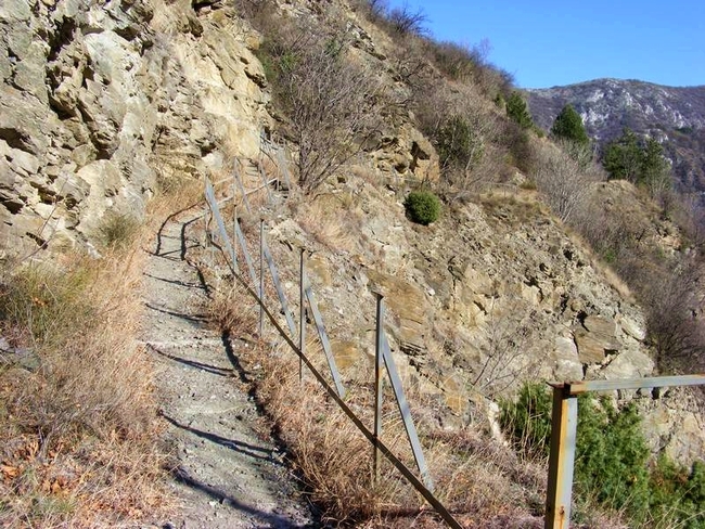 От Асенова крепост до река Луковица по римския път