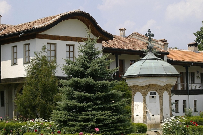 Соколски манастир: Истории от близки времена
