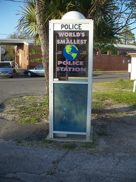 Най-малкият полицейски участък в света