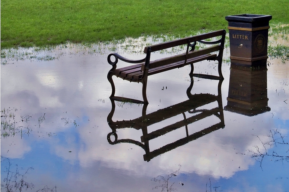 Фото сряда: Най-красивите пейки с гледка - Обилен дъжд в Оксфорд, Великобритания