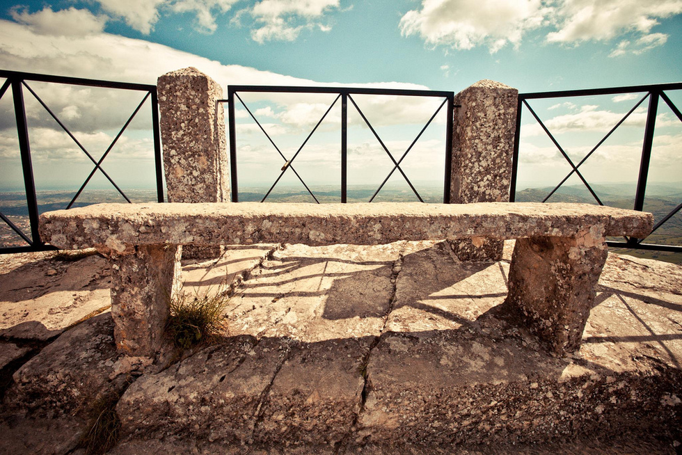 Фото сряда: Най-красивите пейки с гледка - Сан Марино