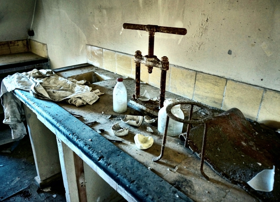 Най-изумителните изоставени места по света - Изоставена клиника към Университета в Кил, Германия