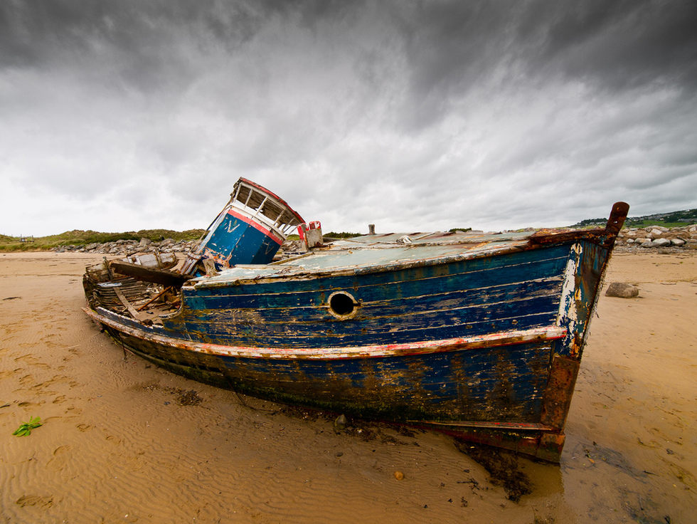 Най-изумителните изоставени места по света - Изоставена лодка в Уелс