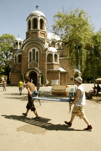 Кой унищожи креативно няколко пейки в София
