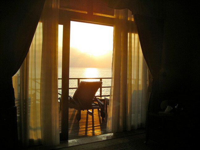 Стая с изглед към рая (фотогалерия) - Залез на Малдивите