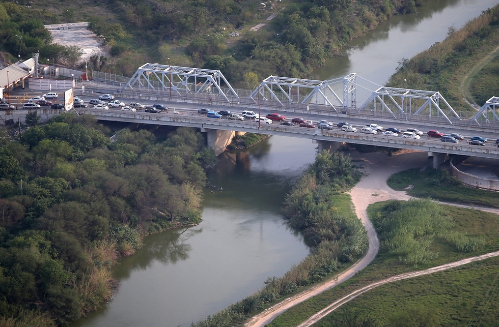 Мексиканската граница, наркотици и един хеликоптер - Мост към Матоморос