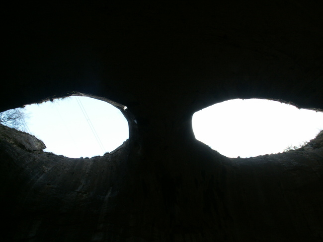 Пещерата Проходна наблюдава посетителите