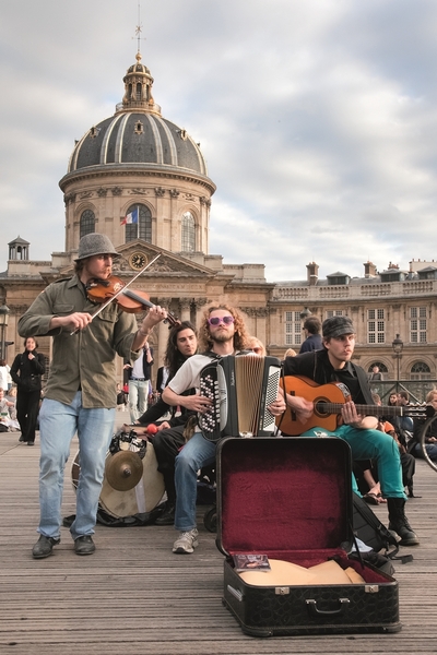 Празникът на музиката в Париж: Най-голямата сцена на света