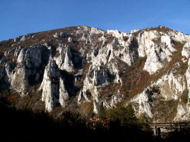 Черепишките скали: Ослепително бяло над Искър - Черепишките скали
