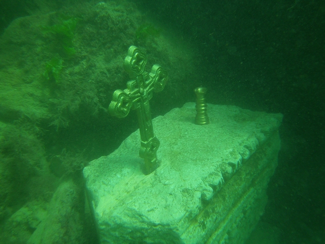 Уникален подводен параклис изградиха в Приморско (видео) - Гмурнете се до първия подводен параклис в България