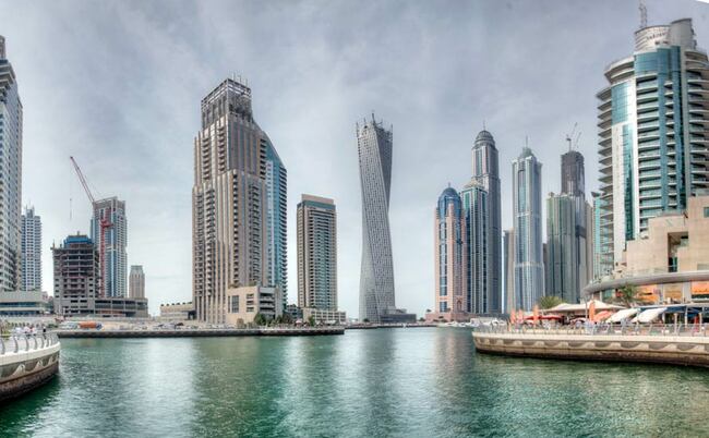 Усуканата кула Каян в Дубай