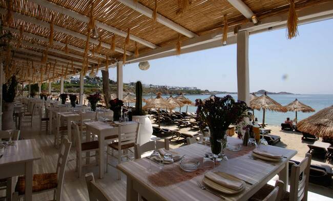 Намос, Гърция: Плажният клуб на знаменитостите