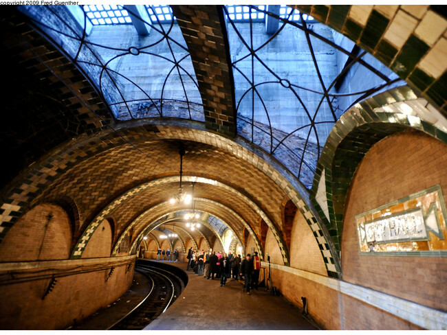 Туристи в... метростанцията - Станция Сити хол, Ню Йорк